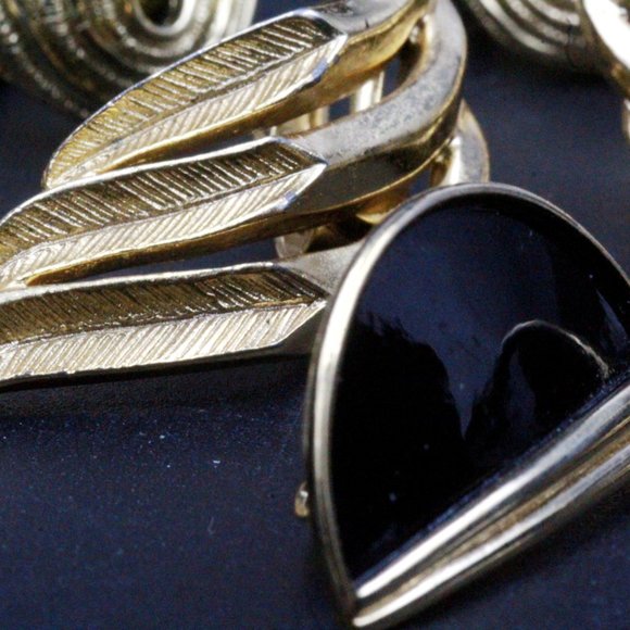 Crown Trifari Signed Designer High End Faux Pearl Enamel Silver Gold Plate Clip - Picture 11 of 11